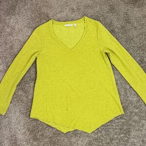Soft Surroundings Green V-Neck Long Sleeve Tee Asymmetrical Hem size S Lagenlook